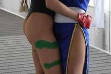 Cammy and Chun Li kissing - Street Fighter hentai cosplay